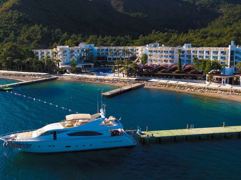 Fortezza Beach Resort Hotel