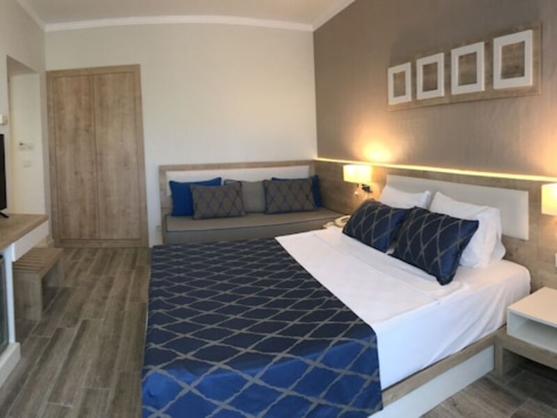 Fortezza Beach Resort Hotel