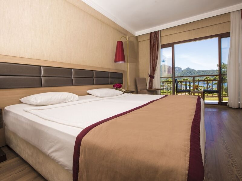 Fortezza Beach Resort Hotel