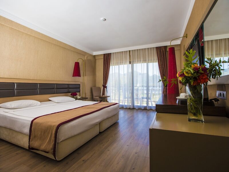 Fortezza Beach Resort Hotel