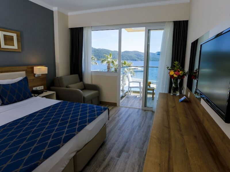 Fortezza Beach Resort Hotel