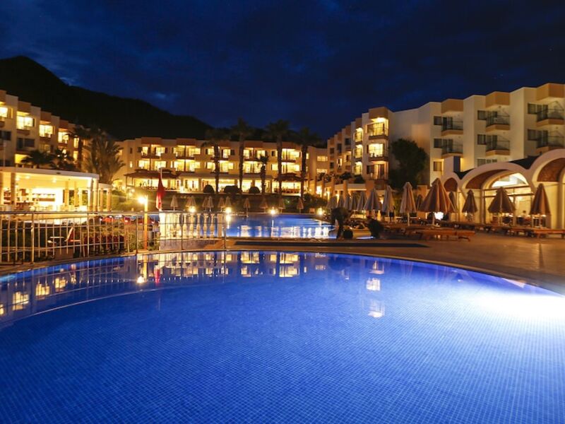 Fortezza Beach Resort Hotel