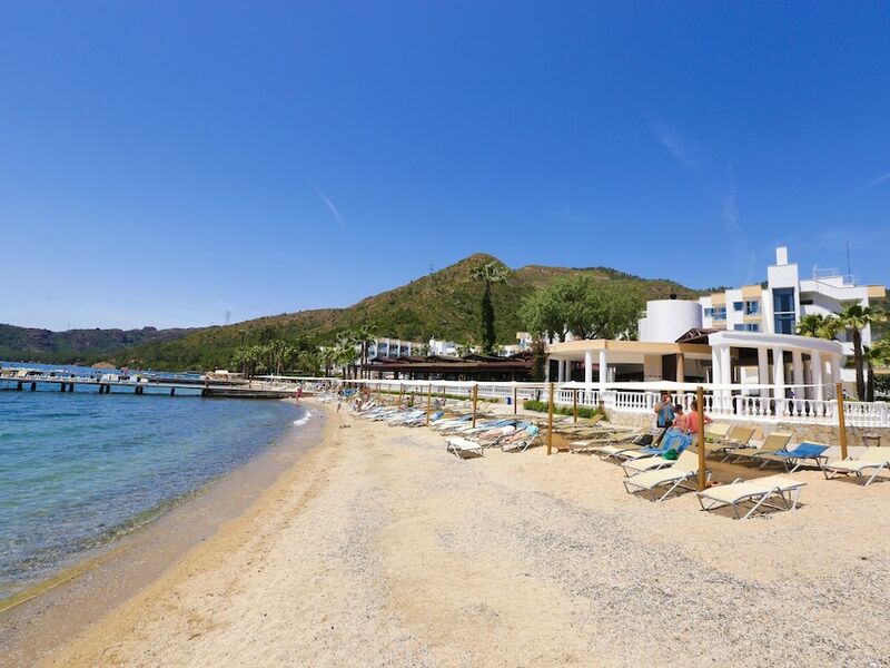 Fortezza Beach Resort Hotel