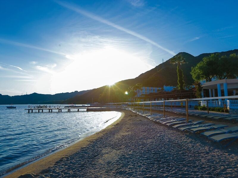 Fortezza Beach Resort Hotel