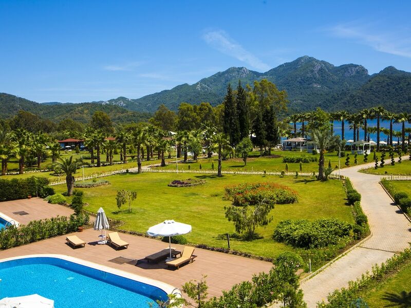 Fortezza Beach Resort Hotel